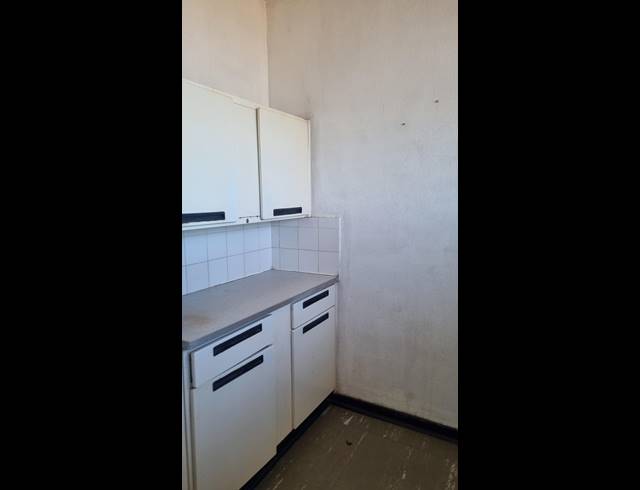 2 BEDROOM FLAT FOR SALE IN PIONEER PARK